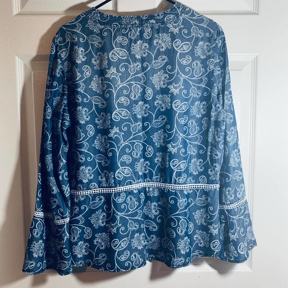 FOURTEENTH PLACE BELL SLEEVE TOP - Picture 2 of 6